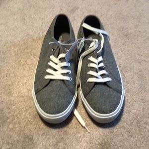 Old navy gray tennis shoes size 9